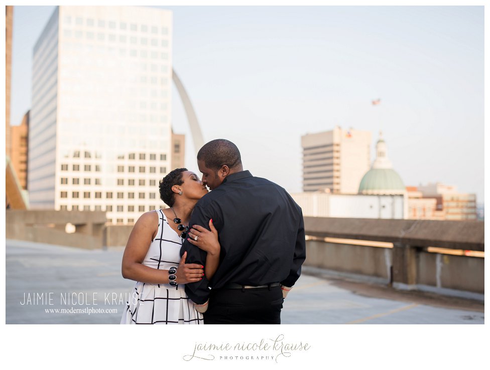 engagment photos downtown stl